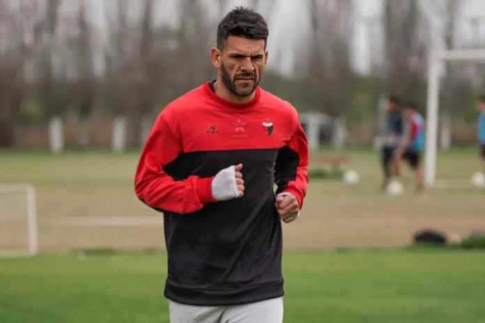 Javier Toledo ya se entrena a la par del grupo y podría estar a disposición frente a Morón