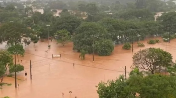 Brasil: aumentan a 136 los muertos por las inundaciones en el sur